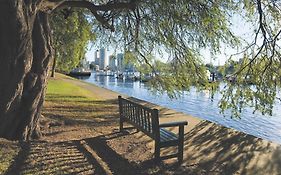 Oaks Brisbane On Margaret Suites